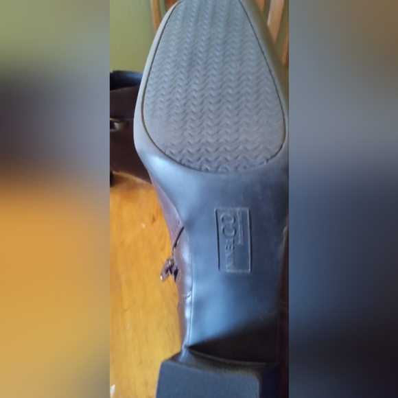 Nine & Co. Rich Brown Leather Booties - Picture 5 of 7